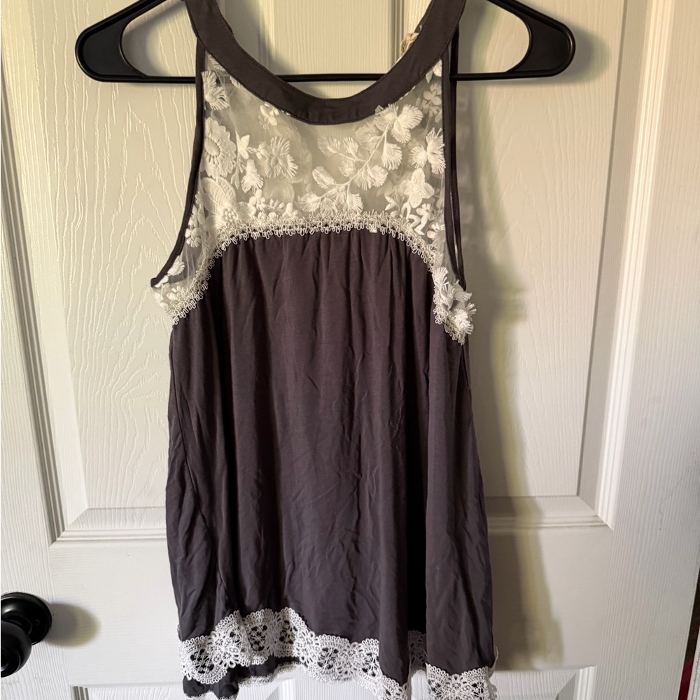 POL Gray and White Floral Lace Tank Top